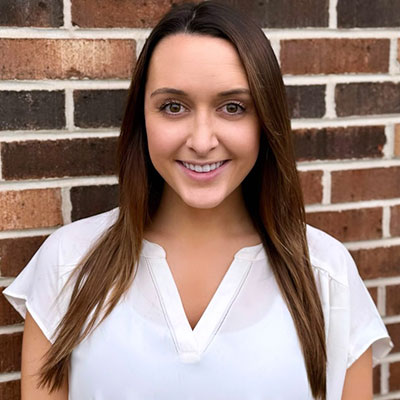 Amanda Hull Headshot
